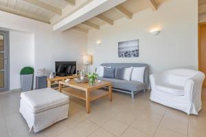 Posezení v ubytování Sunny Penthouse,Modern Amenities+Aegean View