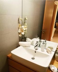 Koupelna v ubytování Sunny Penthouse,Modern Amenities+Aegean View
