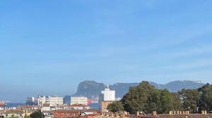 A general mountain view or a mountain view taken from Az apartmant