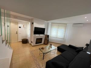 A television and/or entertainment centre at Apartamento en zona playa con vistas a la bahía