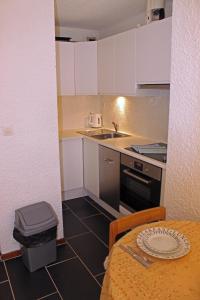 Virtuve vai virtuves zona naktsmītnē Apartment Relais de Poste
