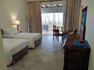 Postel nebo postele na pokoji v ubytování Arhimser Villa-superb 4 bedroom beachfront for 8 in Ranna, Tangalle, BB, pool, free pick up for 7 night stays arriving together, serviced, taxes included