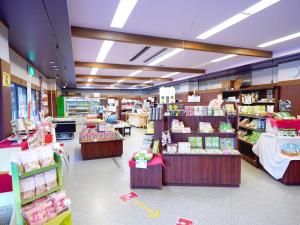 Supermarket nebo jiné obchody v  vily nebo okolí