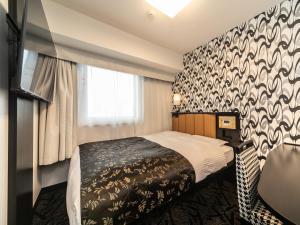 Postelja oz. postelje v sobi nastanitve APA Hotel Osaka Temmabashi Ekimae