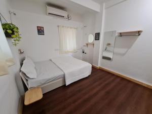 Postel nebo postele na pokoji v ubytování HOSHTEL99 - PRIME - Stay, Cowork & Connect