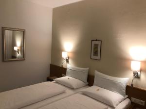 A bed or beds in a room at Gasthof Sprenger