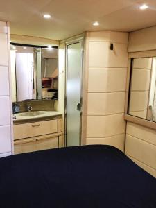 a bathroom with a sink and a shower in a caravan at cesme yat isletmeciligi in Çeşme
