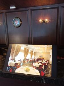 TV a/nebo společenská místnost v ubytování Margarona Royal Hotel