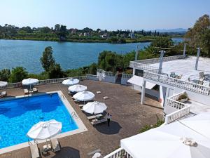 Bazén v ubytování Margarona Royal Hotel nebo v jeho okolí