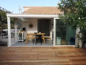 Balkón nebo terasa v ubytování Frontignan petit maison coquette 50 m2 à 100 m de la plage