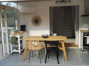 Kuchyň nebo kuchyňský kout v ubytování Frontignan petit maison coquette 50 m2 à 100 m de la plage