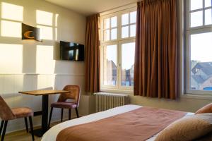 Uma cama ou camas num quarto em B&B Contrast