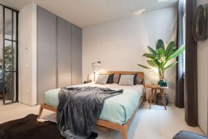 A bed or beds in a room at OFFICINE CAVOUR Piazza Cavour