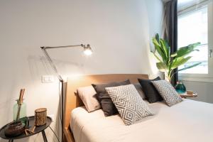 A bed or beds in a room at OFFICINE CAVOUR Piazza Cavour
