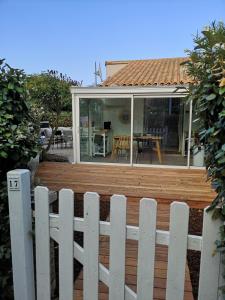 Balkón nebo terasa v ubytování Frontignan petit maison coquette 50 m2 à 100 m de la plage