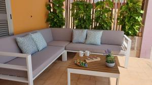 A seating area at Villa Brisa Golf Salinas