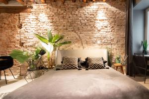 A bed or beds in a room at OFFICINE CAVOUR Piazza Cavour