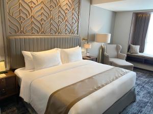 Postel nebo postele na pokoji v ubytování Sutasoma Hotel
