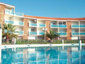 Bazén v ubytování Frontignan petit maison coquette 50 m2 à 100 m de la plage nebo v jeho okolí