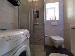 Kúpeľňa v ubytovaní Apartment Sara + 17 fotografií