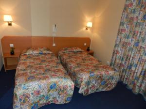 Letto o letti in una camera di Hôtel Gloria & Avenue