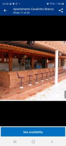 a group of benches sitting in front of a building at Flat no Hotel Cavalinho Branco in Águas de Lindoia