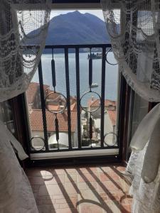 BellaVistaZmukic Guesthouse的阳台或露台