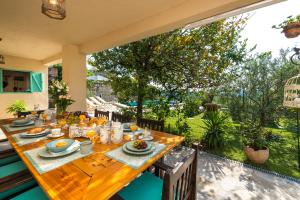 Vonkajšia záhrada v ubytovaní Rustic Stone Villa Begovi Dvori- 15 minutes to Dubrovnik