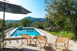 Bazén v ubytovaní Rustic Stone Villa Begovi Dvori- 15 minutes to Dubrovnik alebo v jeho blízkosti