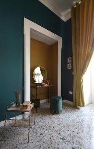 a living room with a mirror and a table at Quatrum Napoli - B&B in Naples