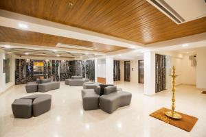a living room with couches and a wooden ceiling at Lee-Benz ARK HOTEL in Kumbakonam
