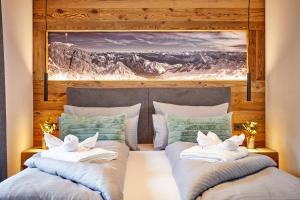 two beds in a room with a mountain view at Alpis Ferienwohnung in Garmisch-Partenkirchen