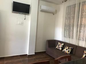 a living room with a couch and a flat screen tv at CRUCITALIA suite x 4 in Crucita
