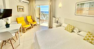 Μια τηλεόραση ή/και κέντρο ψυχαγωγίας στο Apartamentos Playa Almuñécar