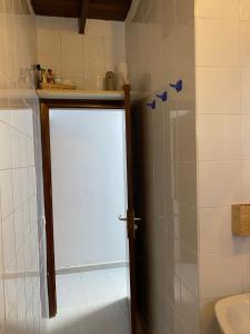 a bathroom with a shower with a glass door at Apt de Marsita-Bajío,8 in Caleta de Sebo