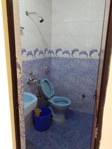 a bathroom with a toilet and a sink and a tub at Country View Cottage Colva in Colva