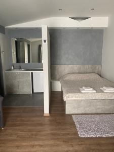 Postel nebo postele na pokoji v ubytování Apartments Jankovic + 16 fotografií