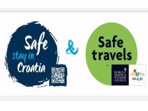 twee stickers met de tekst verkoop blijven in croatia en veilige reizen bij Pool Villa Domina in Oključna