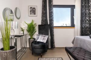 Posedenie v ubytovaní Casa Nera