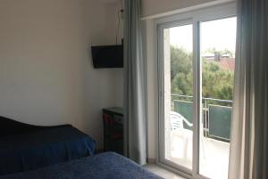 Postel nebo postele na pokoji v ubytování Hotel Caravelle