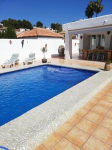 The swimming pool at or close to Villa caseta blanca de Moraira
