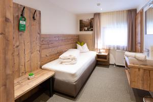 Alpengasthof Pichler tesisinde bir odada yatak veya yataklar