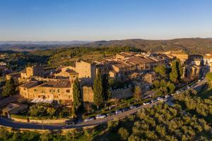 Gallery image of old medieval apartment in San Donato in Poggio