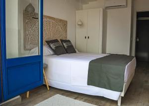 Posteľ alebo postele v izbe v ubytovaní Knysna Boutique Rooms