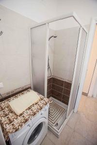 Een badkamer bij Apartments in Rosolina Mare 25088
