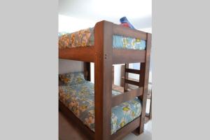 Двухъярусная кровать или двухъярусные кровати в номере The Nest House - Acogedor apartamento en Duitama