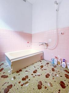 Koupelna v ubytování 海豚自由 イルカフリー Free dolphin + 20 fotografií