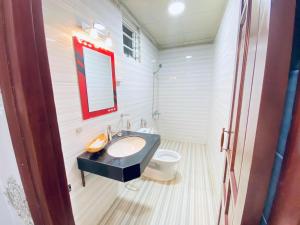 Baðherbergi á Hoàng Anh hotel
