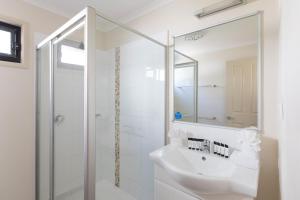Ένα μπάνιο στο Burleigh Beach Tourist Park +29 φωτογραφίες