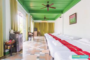 Postel nebo postele na pokoji v ubytování สวนจันท์วาส รีสอร์ท - Suan Chanthwad Resort